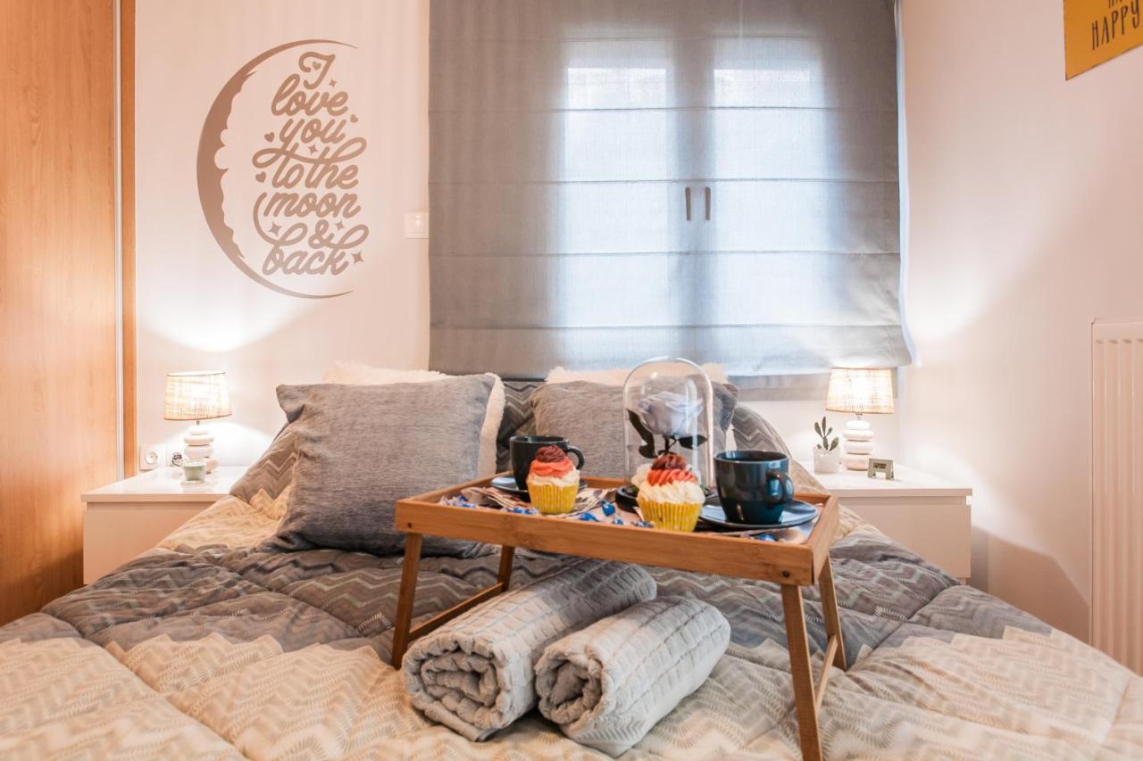 Luxury Seaside Apartment Next To Starbucks Opossite The Beach Park Of Flisvos Athena Bagian luar foto