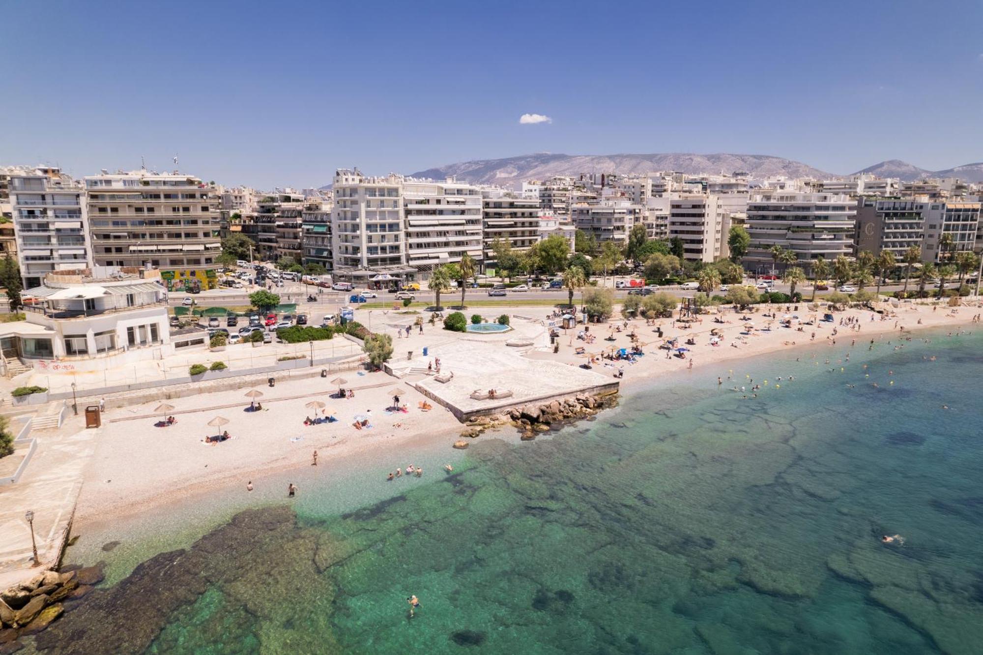 Luxury Seaside Apartment Next To Starbucks Opossite The Beach Park Of Flisvos Athena Bagian luar foto