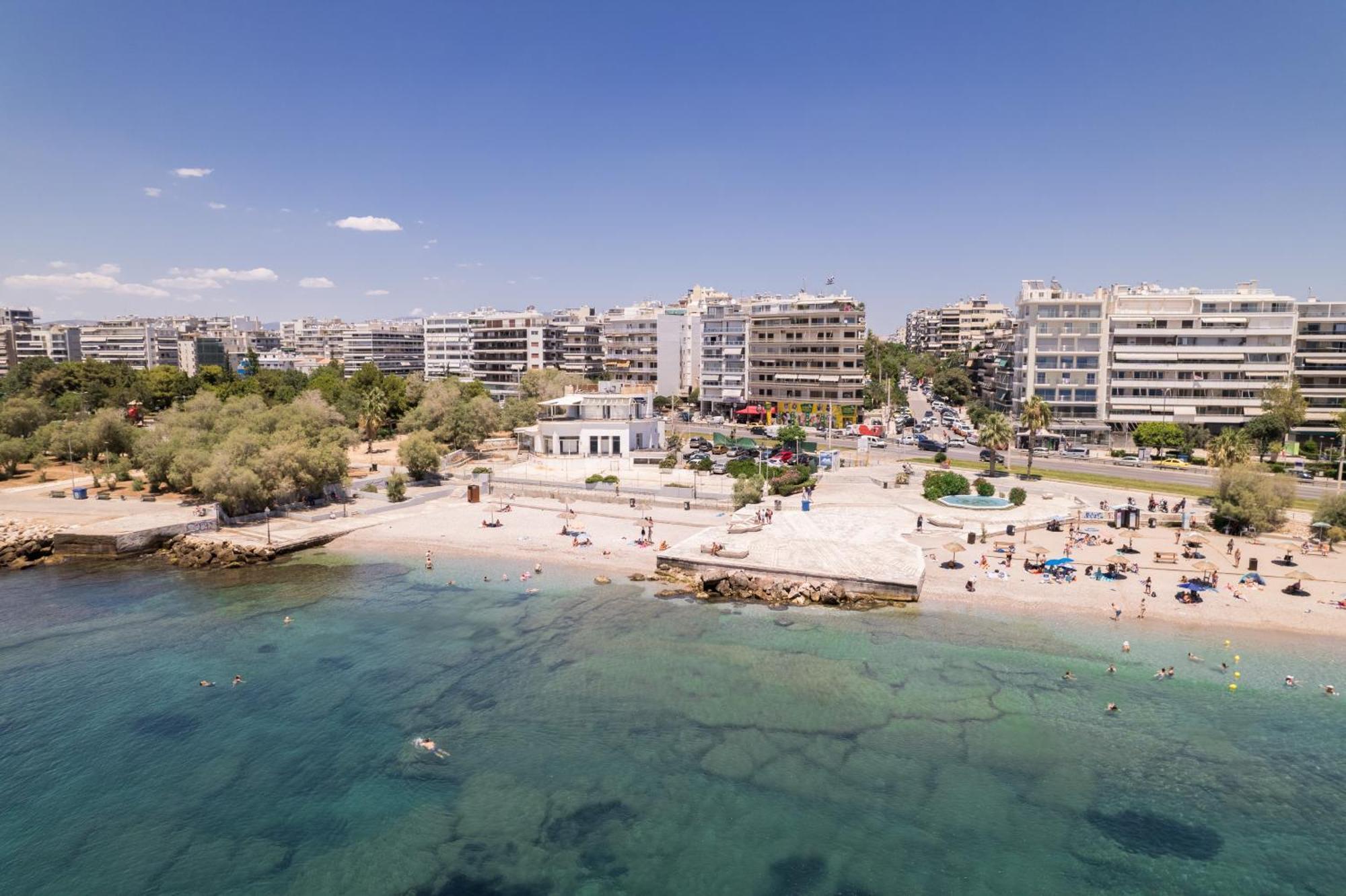 Luxury Seaside Apartment Next To Starbucks Opossite The Beach Park Of Flisvos Athena Bagian luar foto