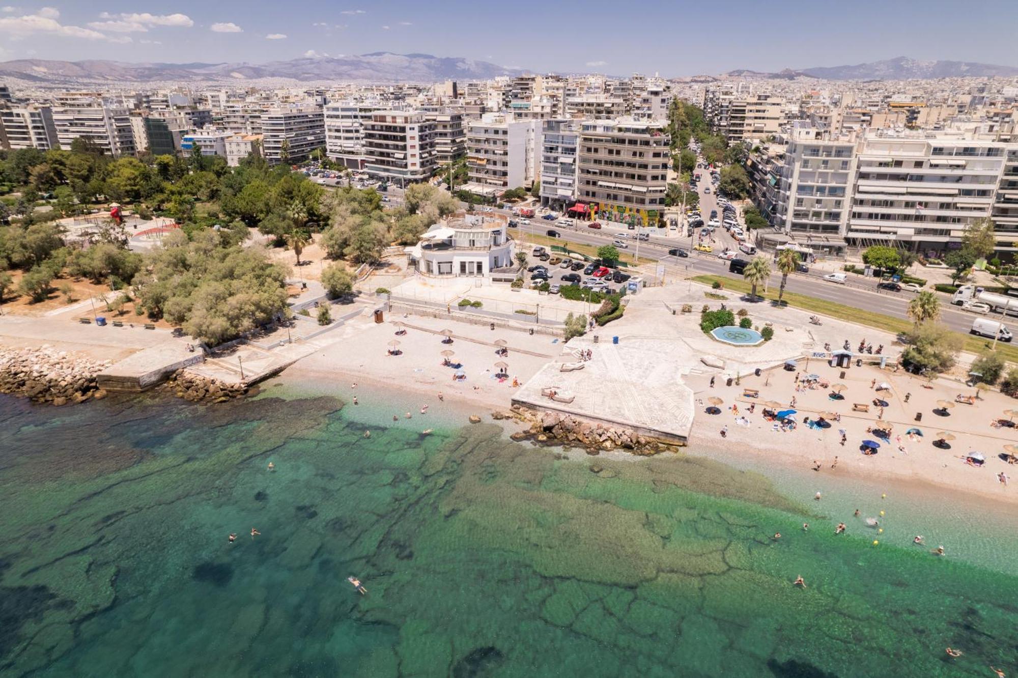 Luxury Seaside Apartment Next To Starbucks Opossite The Beach Park Of Flisvos Athena Bagian luar foto