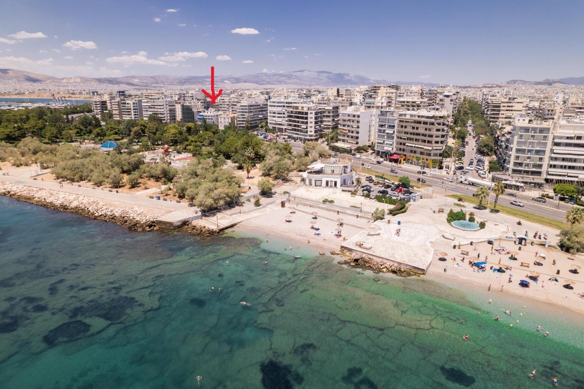 Luxury Seaside Apartment Next To Starbucks Opossite The Beach Park Of Flisvos Athena Bagian luar foto